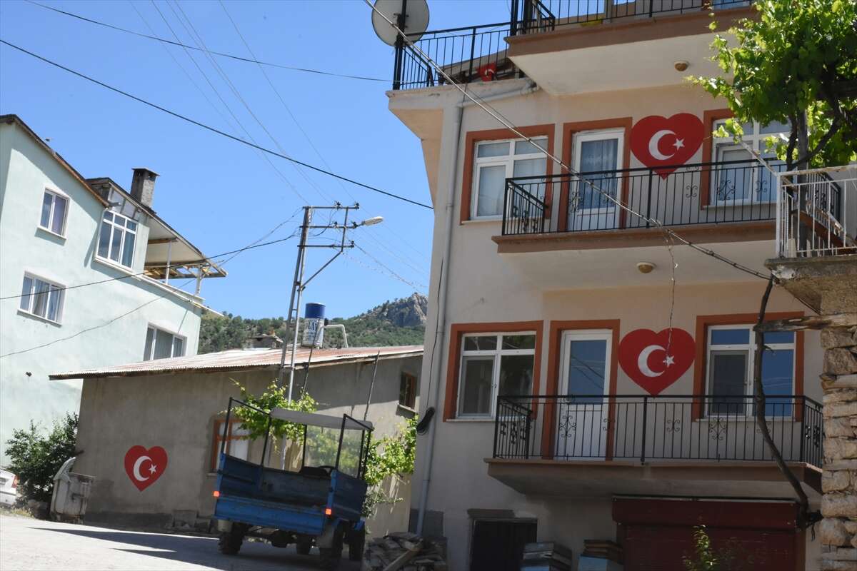 Konya’da muhtar aşkı için fırçayı - boyayı eline aldı, mahalleli sıraya girdi 9